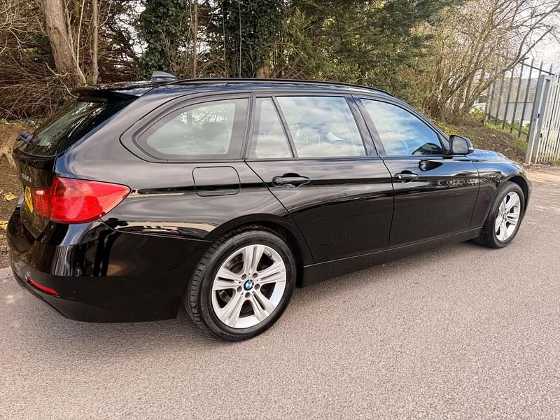 Usado BMW 320 Sport Line 2015 Negro Familiar