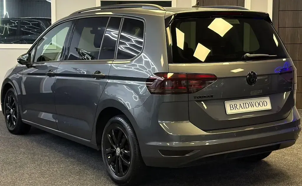 Used VW Touran SE 110 HP (80 kW) 2017 Grey MPV