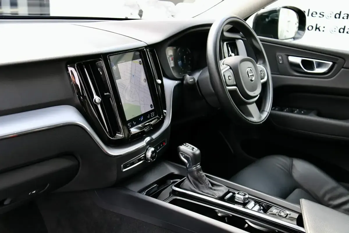 Used Volvo XC60 Momentum 2020 Black SUV