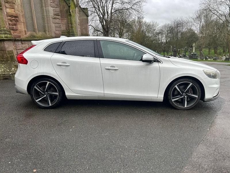 Begagnad Volvo V40 R-Design 2017 Vit Halvkombi