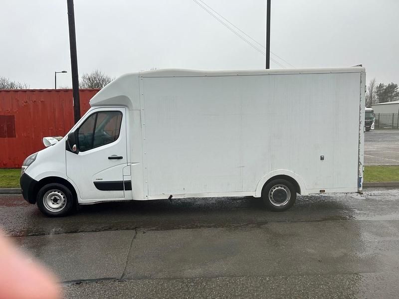 Used Vauxhall Movano 150 HP (110 kW) 2021 White MPV