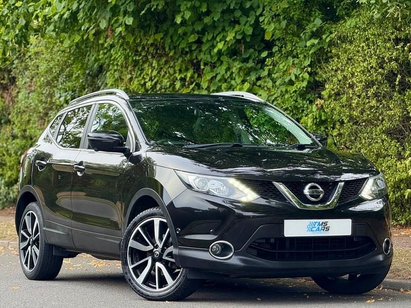 Black Used 2016 Nissan Qashqai Tekna SUV | £7,449 (Good price) - Image 1/4