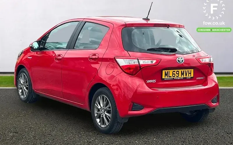 Usata Toyota Yaris Hybrid 101 CV (74 kW) 2019 Rosso Utilitaria