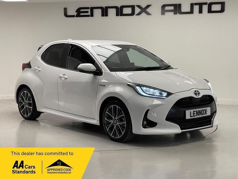 White Used 2020 Toyota Yaris Hybrid Hatchback | £14,990 (Fair price) - Image 1/4