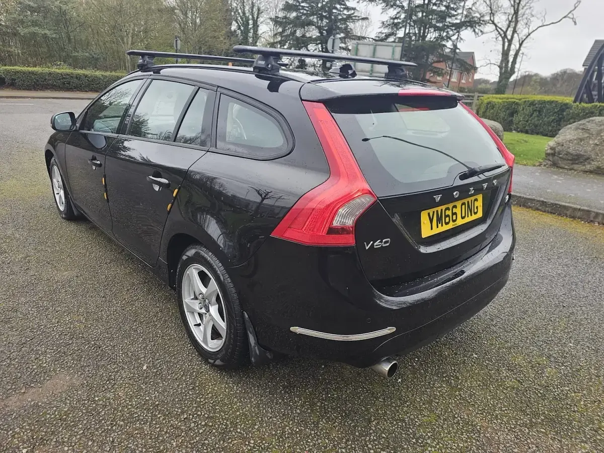 Used Volvo V60 Business Edition 120 HP (88 kW) 2017 Black Estate