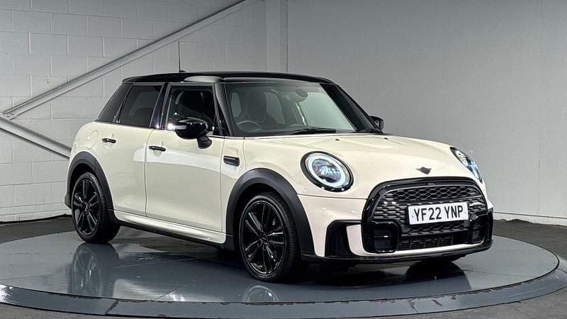 White Used 2022 Mini Cooper Hatch Hatchback | £19,000 (Fair price) - Image 1/4