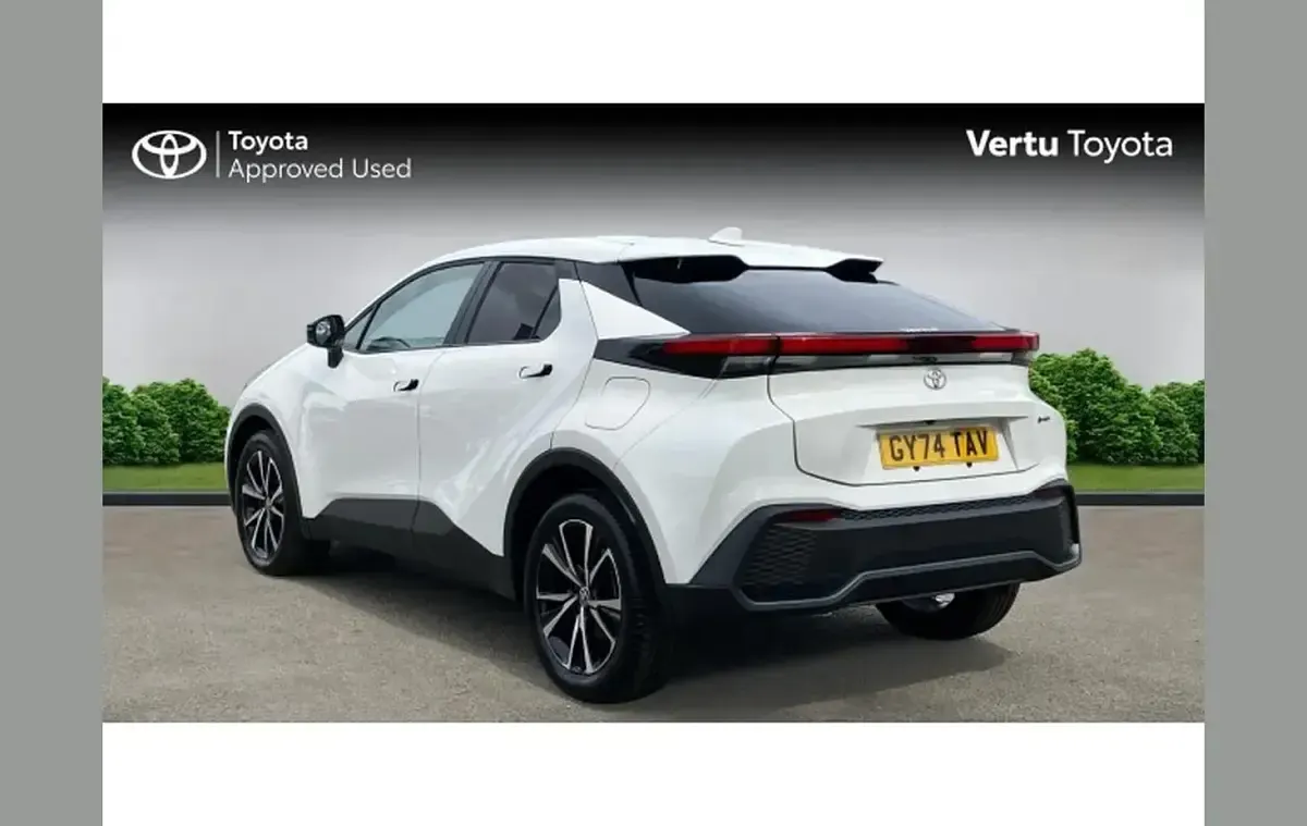 Used Toyota C-HR Design 220 HP (161 kW) 2024 White SUV