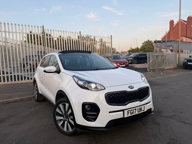White Used 2017 Kia Sportage 3 SUV | £8,250 (Super price) - Image 1/4