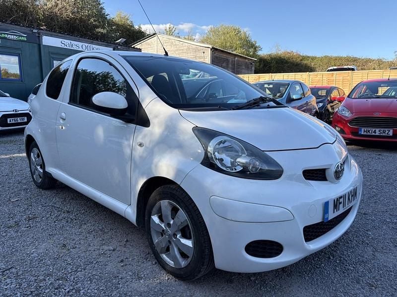 White Used 2011 Toyota Aygo Hatchback | £1,595 (Fair price) - Image 1/4