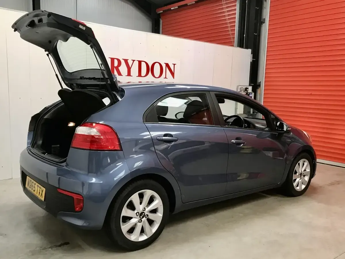 Used Kia Rio 109 HP (80 kW) 2015 Blue Hatchback