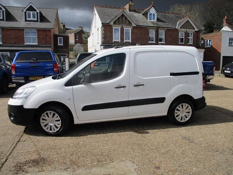 Used Citroën Berlingo 75 HP (55 kW) 2015 White MPV