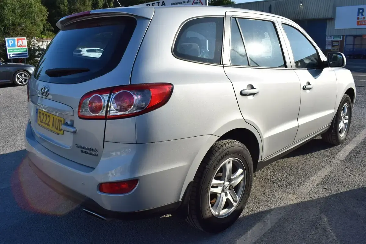 Used Hyundai Santa Fe Style 197 HP (144 kW) 2010 Silver SUV