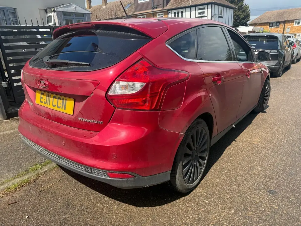 Gebraucht Ford Focus Titanium 2011 Rot Kleinwagen