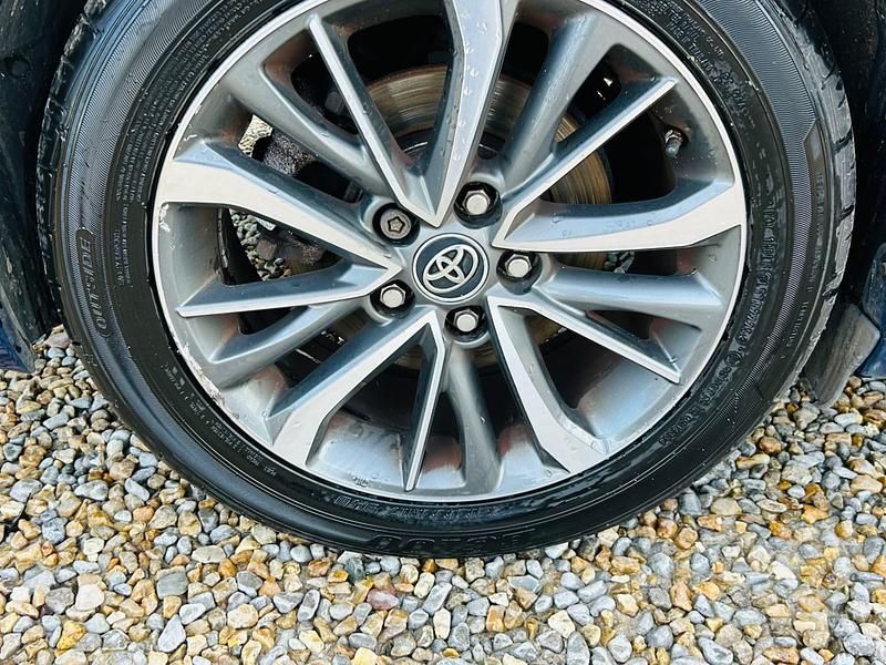 Used Toyota Avensis Business Edition 2016 Blue Estate