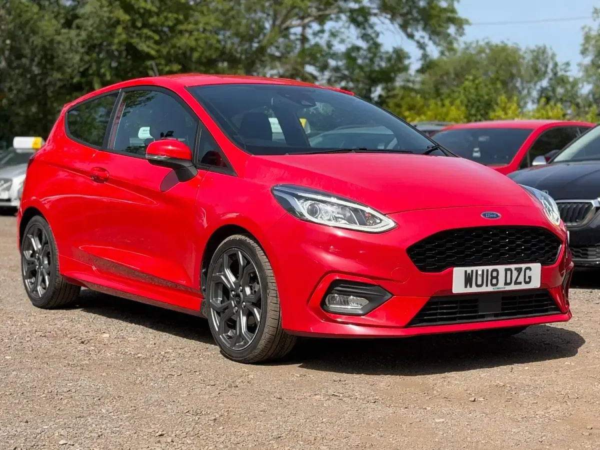 Usado Ford Fiesta ST-Line 140 HP (102 kW) 2018 Vermelho Citadino