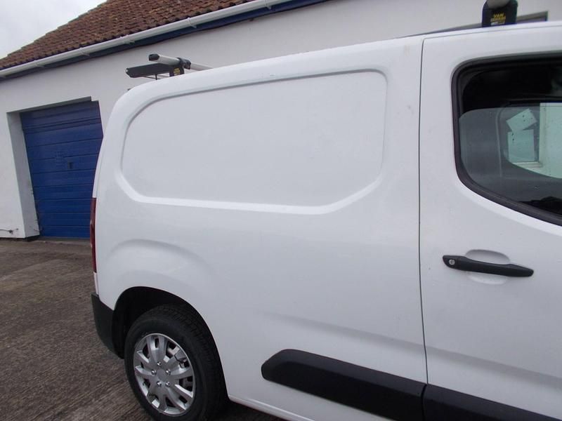 Used Peugeot Partner S 2020 White MPV