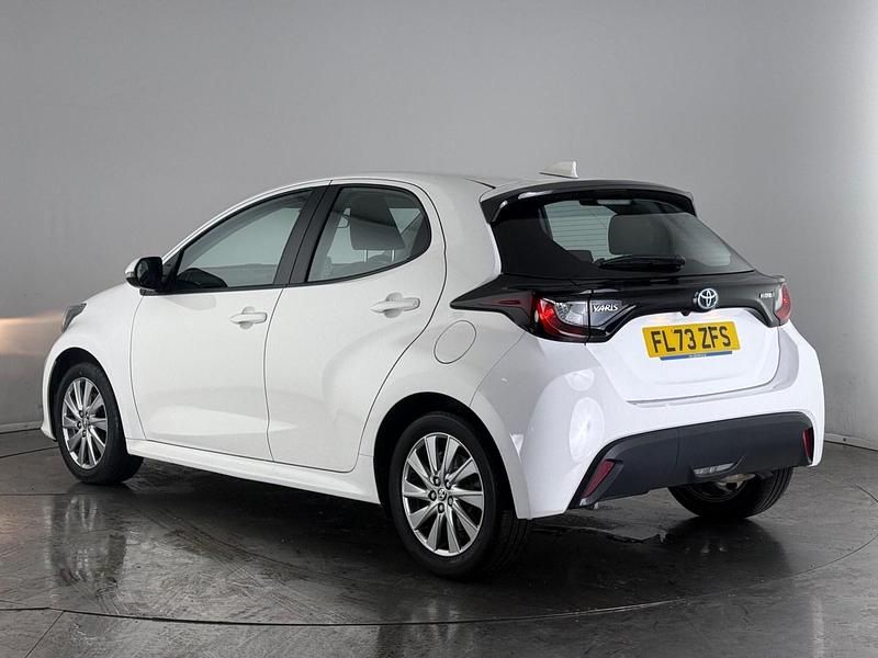 Used Toyota Yaris Hybrid 2023 White Hatchback