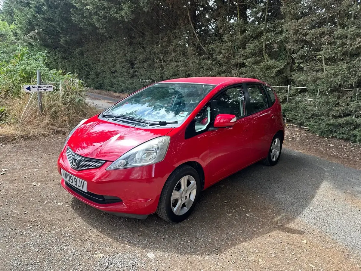 Used Honda Jazz ES 100 HP (73 kW) 2009 Red Hatchback