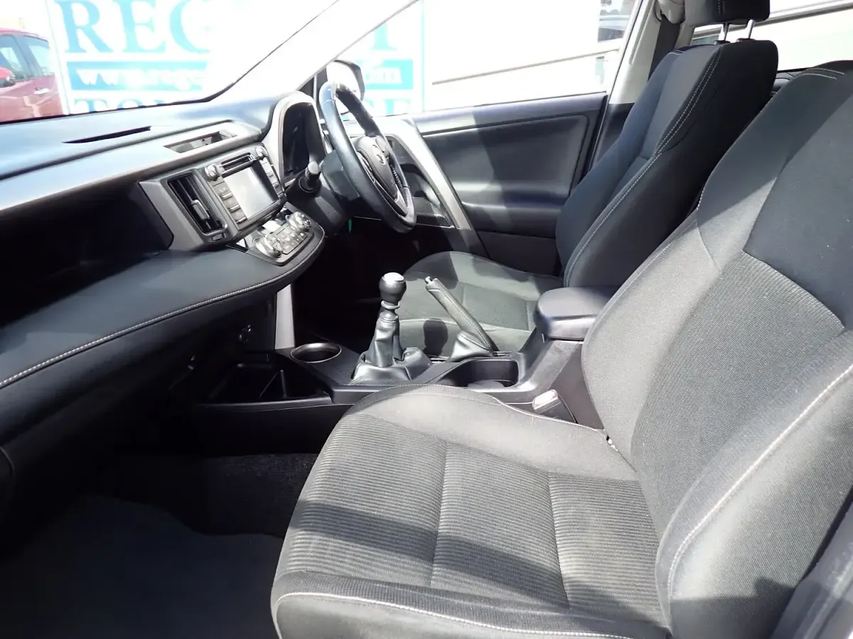 Used Toyota RAV4 Business Edition 124 HP (91 kW) 2015 White SUV