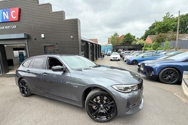Used 2022 BMW 330e Comfort Edition | £18,491 (Super price) - Image 1/1