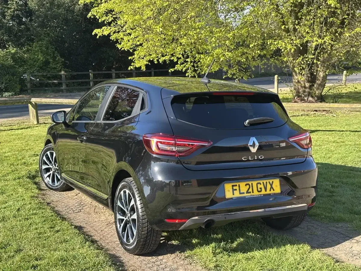 Używany Renault Clio V Iconic 85 KM (62 kW) 2021 Czarny Hatchback