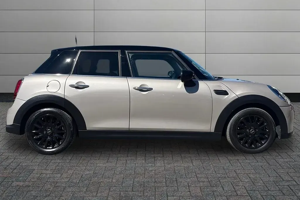 Begagnad Mini Cooper Classic 2023 Grå Halvkombi