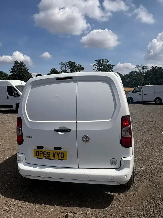 Used Vauxhall Combo Sportive 100 HP (73 kW) 2019 White MPV
