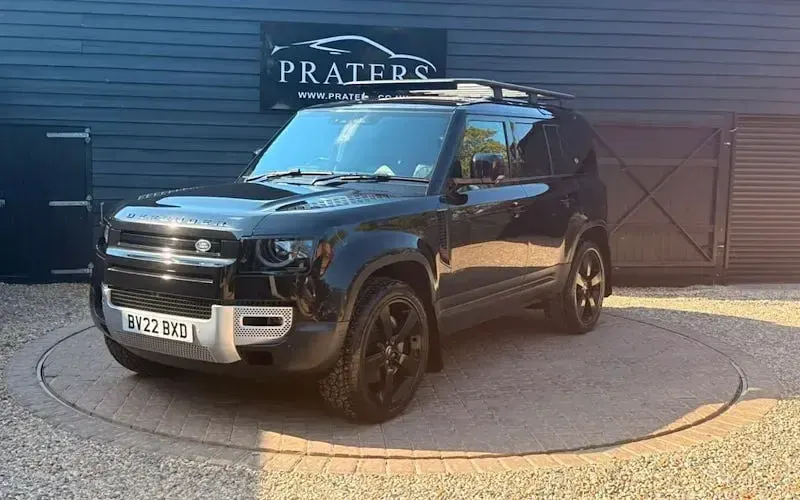 Used Land Rover Defender HSE 300 HP (220 kW) 2024 SUV