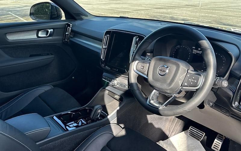 Used Volvo XC40 R-Design 197 HP (144 kW) 2021 SUV