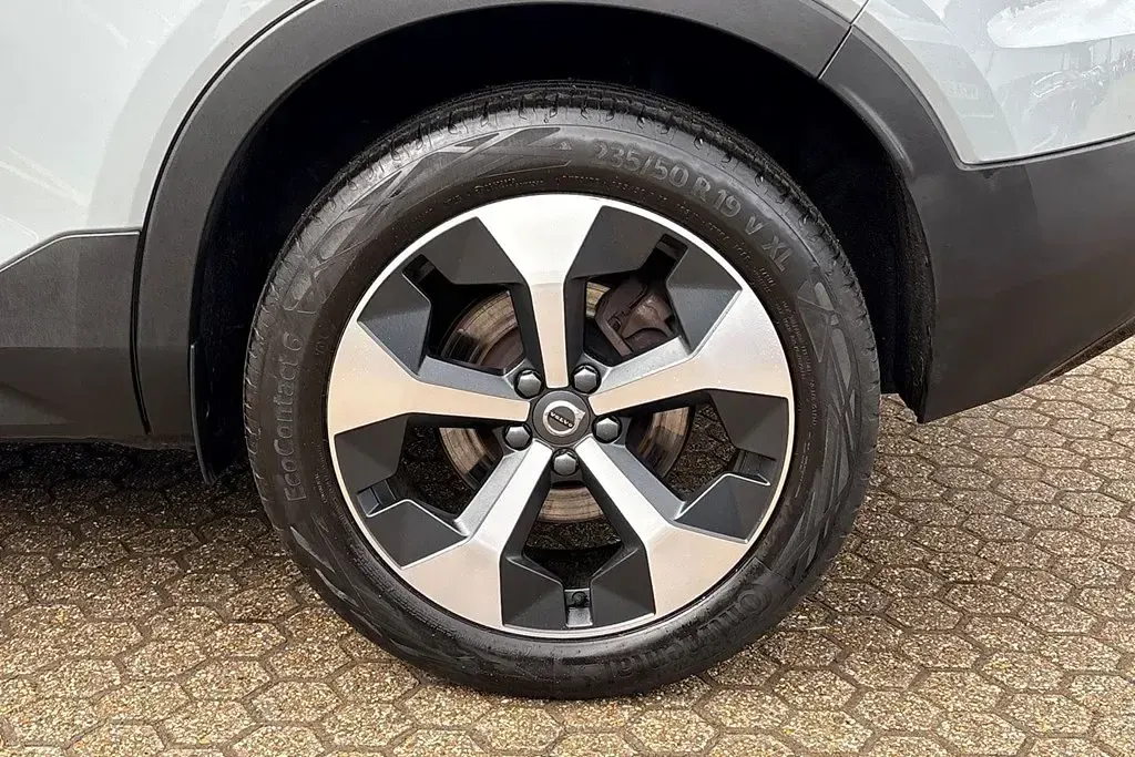 Used Volvo XC40 Plus 163 HP (119 kW) 2025 Grey SUV