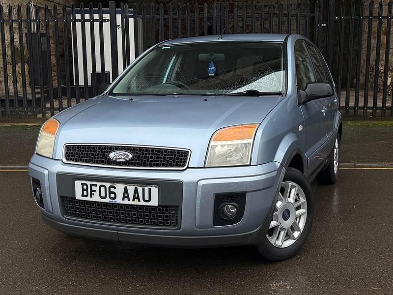 Used Ford Fusion Zetec 80 HP (58 kW) 2006 Blue Hatchback