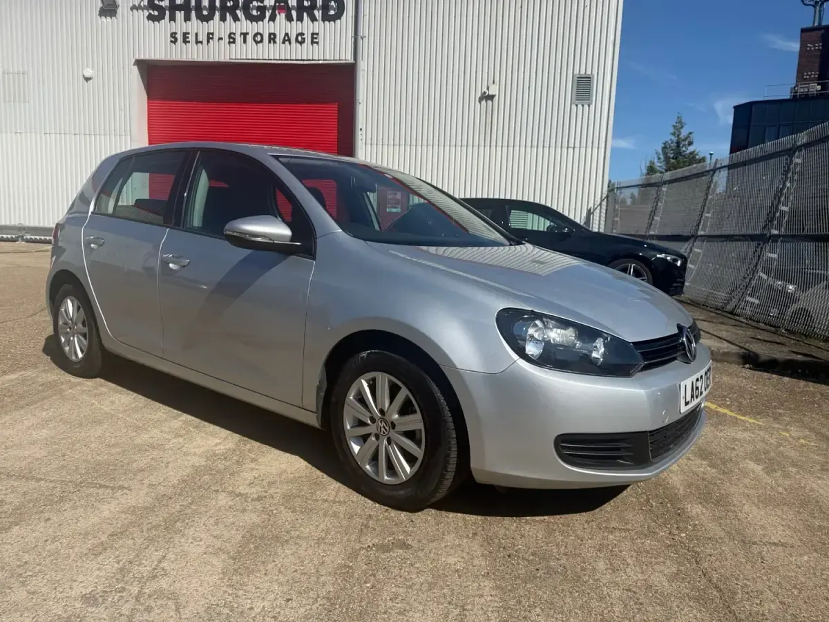 Usado VW Golf VIII 2023 Prateado Citadino
