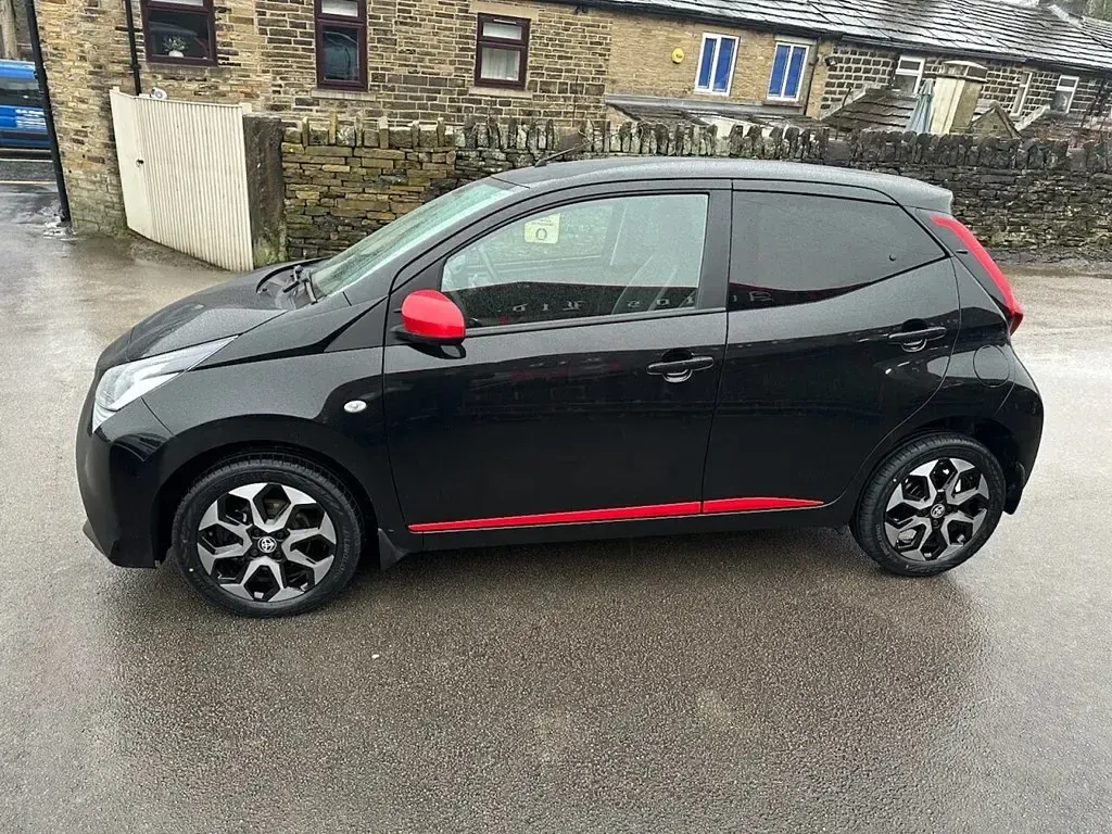 Used Toyota Aygo Trend 71 HP (52 kW) 2019 Black Hatchback