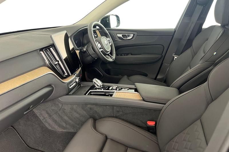 Used Volvo XC60 Plus 350 HP (257 kW) 2025 Denim blue SUV