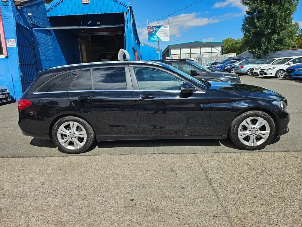 Used Mercedes C220 SE 170 HP (125 kW) 2016 Black Estate