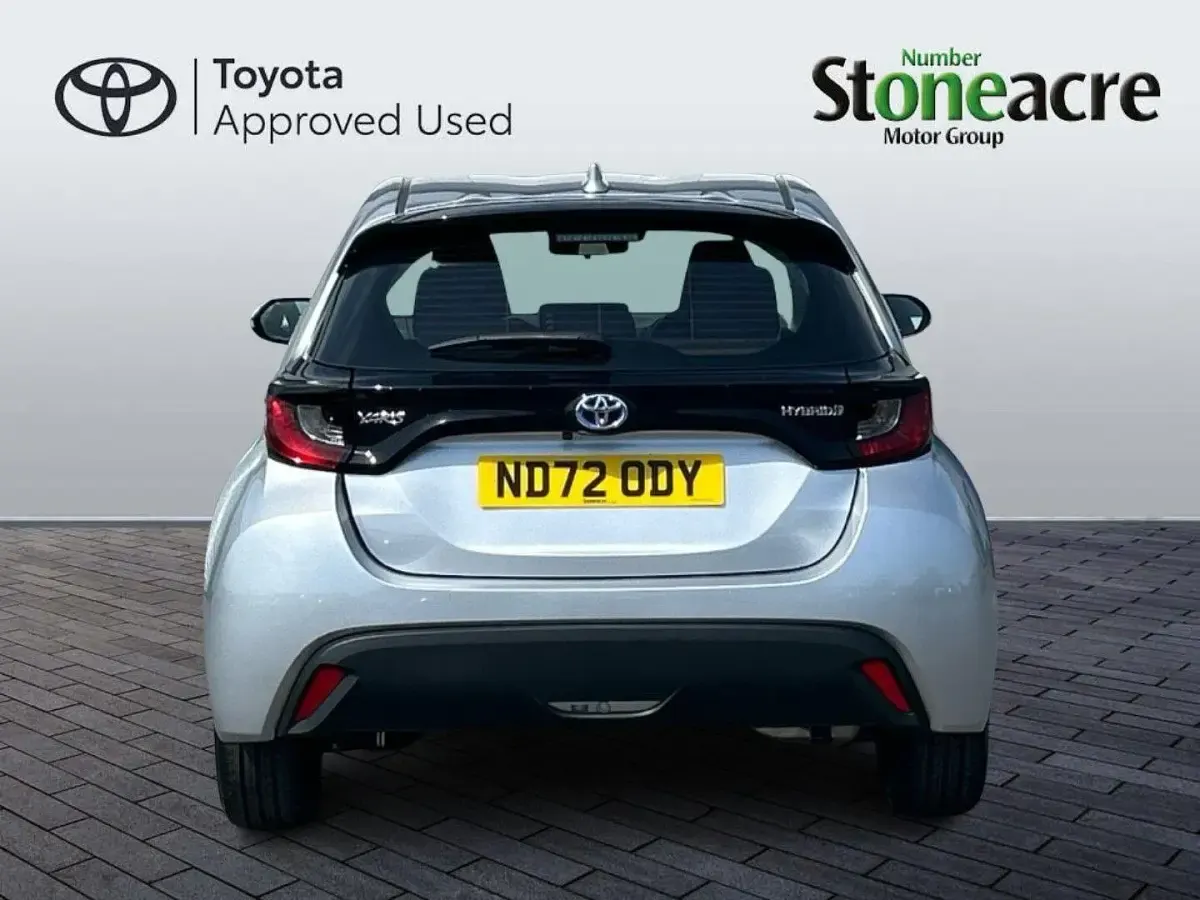 Used Toyota Yaris 116 HP (85 kW) 2022 Silver Hatchback