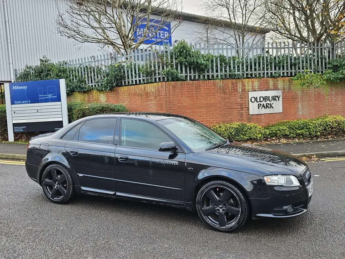 Begagnad Audi A4 S-Line 140 HK (102 kW) 2006 Svart Sedan