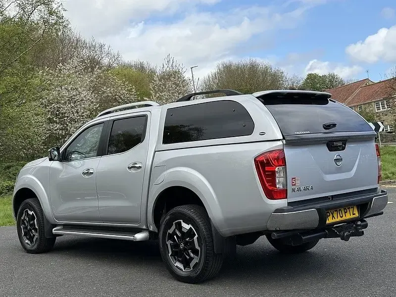 Begagnad Nissan Navara Tekna 190 HK (139 kW) 2020 Silver Pickup