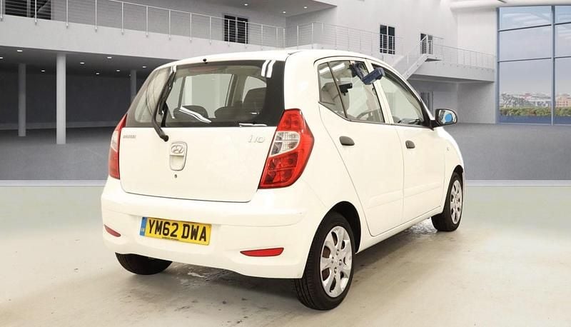 Used Hyundai i10 Classic 85 HP (62 kW) 2013 White Hatchback