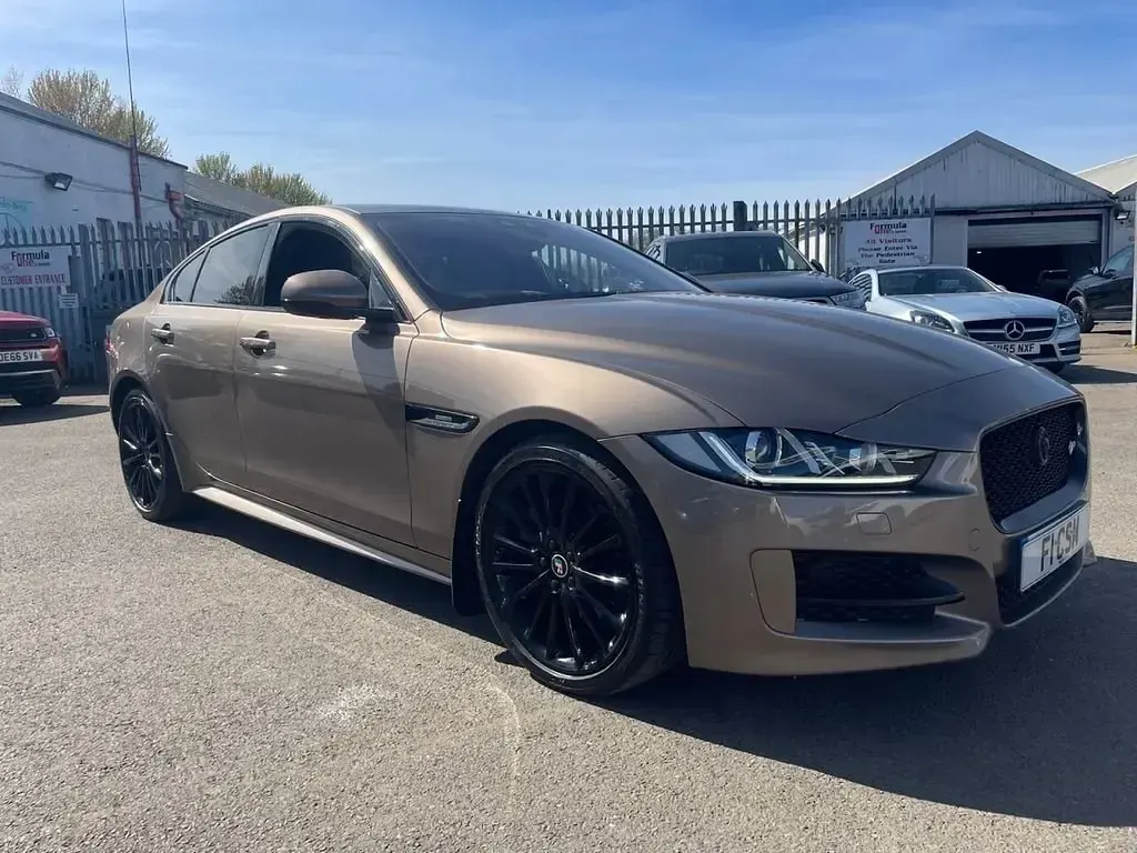 Gebraucht Jaguar XE R-Sport 240 PS (176 kW) 2015 Braun Limousine