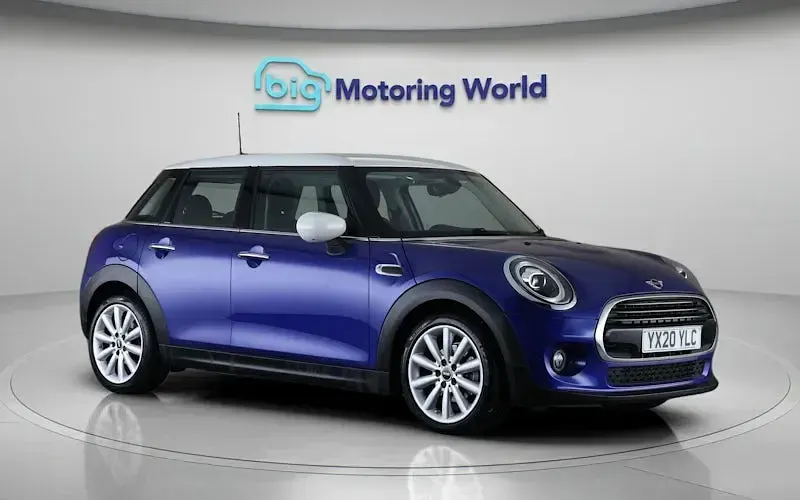 Begagnad Mini Cooper Classic 136 HK (100 kW) 2020 Blå Halvkombi