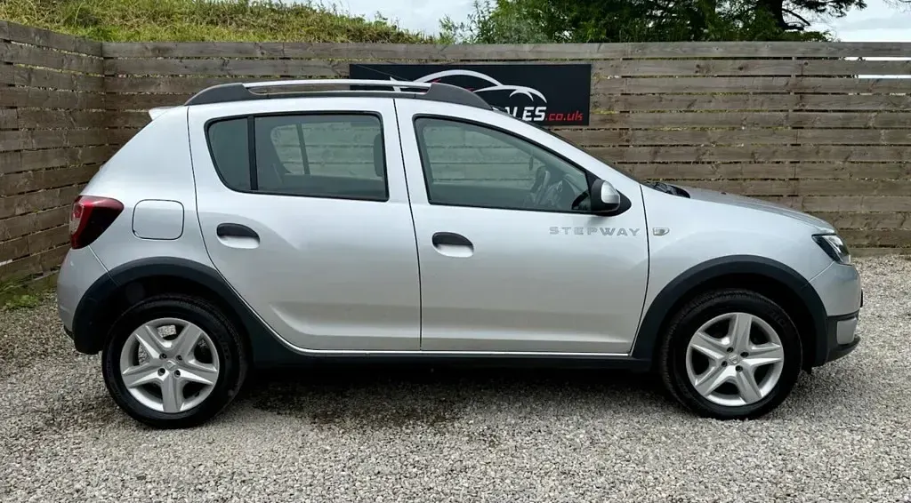 Used Dacia Sandero Ambiance 90 HP (66 kW) 2014 Silver Hatchback