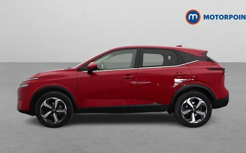 Used Nissan Qashqai N-Connecta 140 HP (102 kW) 2023 Red SUV