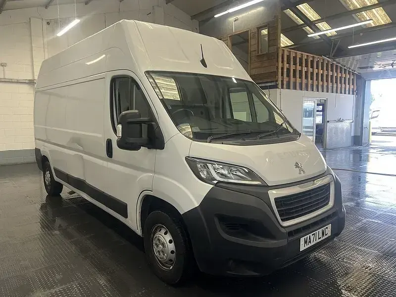 Used Peugeot Boxer S 140 HP (102 kW) 2021 White Van