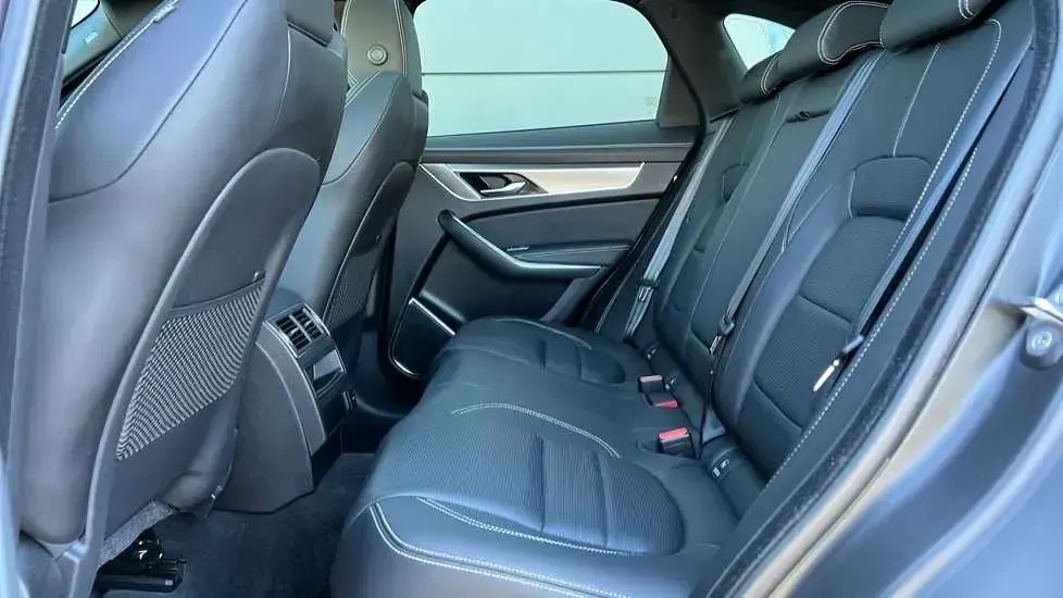 Używany Jaguar F-Pace R-Dynamic 204 KM (150 kW) 2022 Szary SUV