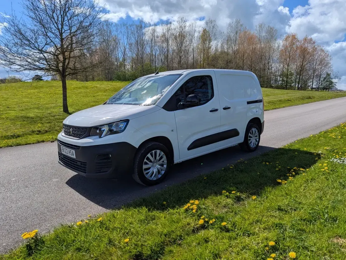 Second-hand Peugeot Partner 2022 Alb Monovolum