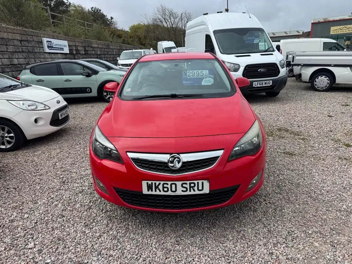 Used Vauxhall Astra SRi 115 HP (84 kW) 2010 Red Hatchback