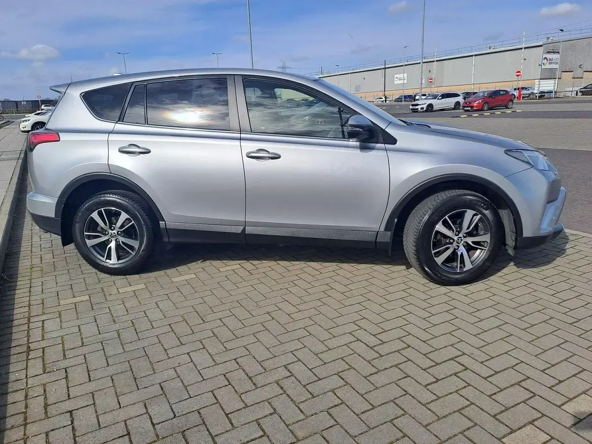 Used Toyota RAV4 Business Edition 143 HP (105 kW) 2017 Silver SUV