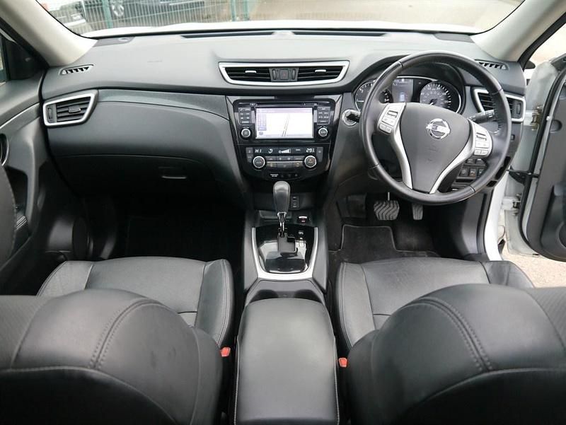 Used Nissan X-Trail Tekna 2017 White SUV
