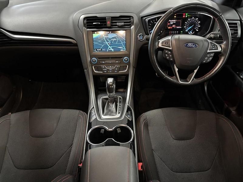 Used Ford Mondeo ST-Line 180 HP (132 kW) 2018 White Hatchback